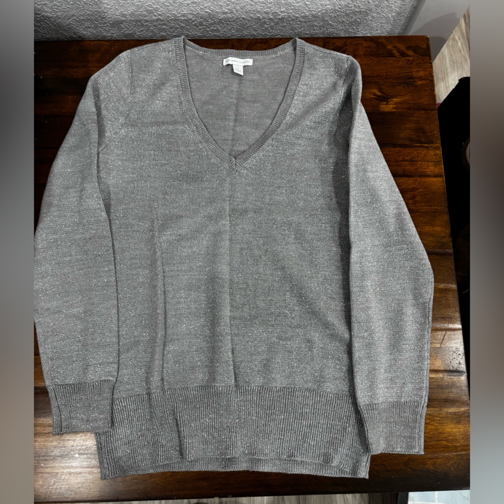 New York & Company Silver Gray V-Neck Sweater